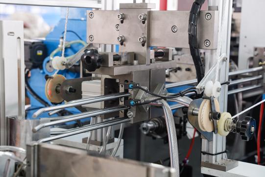 Machine d'insertion de câbles dans des sacs en papier PRY-450A 6