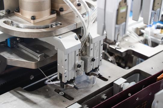 Machine d'insertion de câbles dans des sacs en papier PRY-450A 9