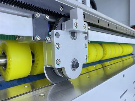 PRY-1800 Machine à découper des échantillons automatique en carton à passage unique 8