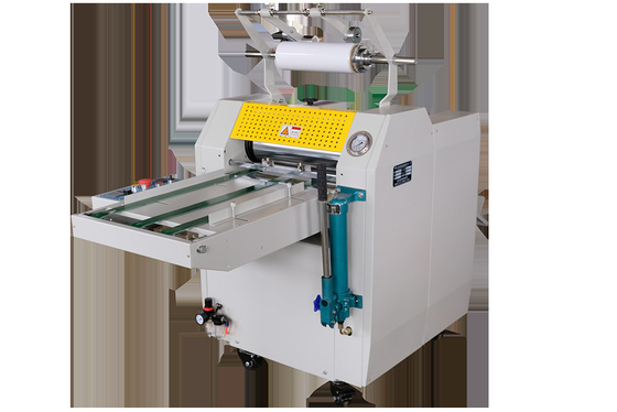 FM390C Heavy Duty Semi Auto Film Laminator Machine Matt Glossy Hydraulic Oil Heating